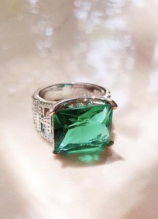 Кольцо с зеленым аметистом (празиолит)