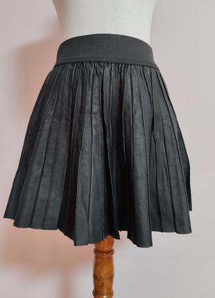 Кожаная юбка плиссе эко кожа мини юбка черная на резинке