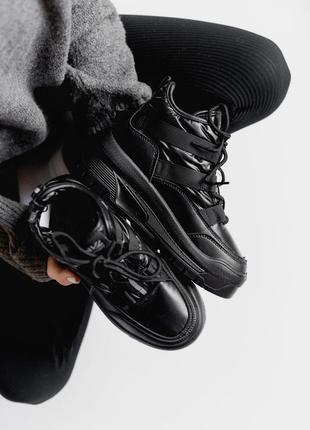 Черные утепленные кроссовки