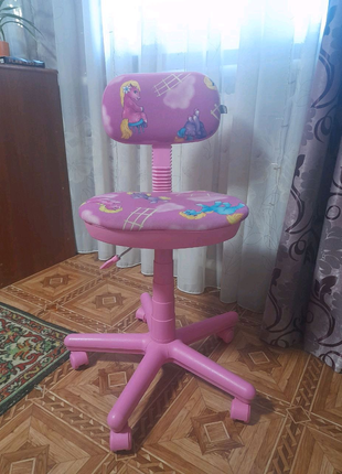 Дитячий стілець