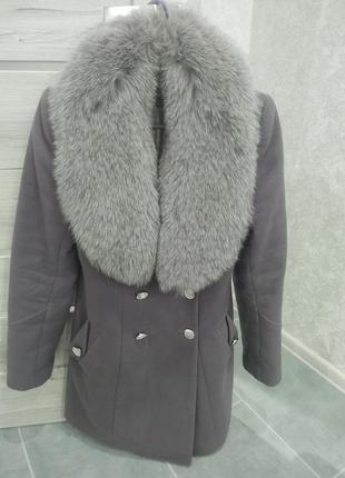 Зимове пальто з опушкою песець
