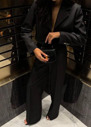 Черный женский классический костюм брючный жакет и брюки