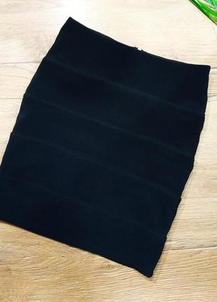 Бандажная юбка карандаш с замочком средней длины