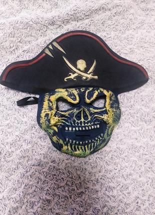 Карнавальная маска пират