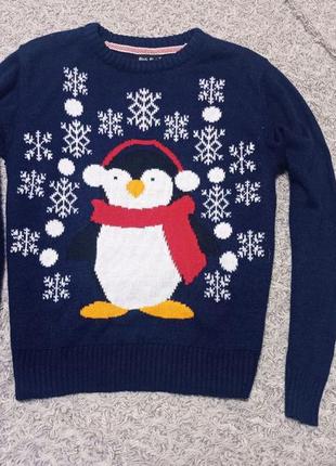 Новогодний свитер пингвин , с пингвином 9-10 лет
