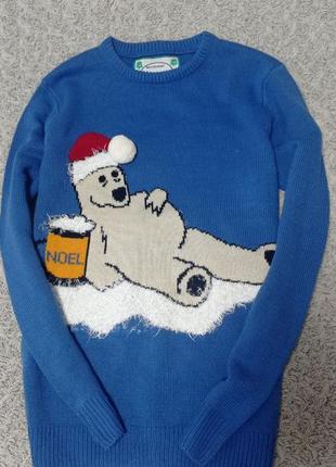 Новогодний свитер белый медведь с бокалом пива. xs