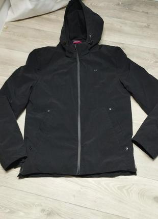 Зимняя чорная куртка с капюшоном на молнии куртка на синтепоне