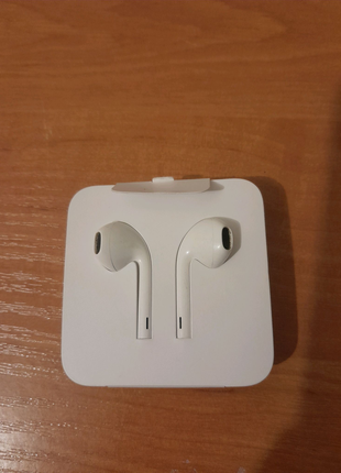 Оригінальні навушники Apple