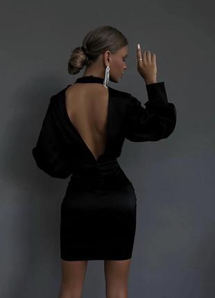 Красивое атласное платье с вырезом по спине черный