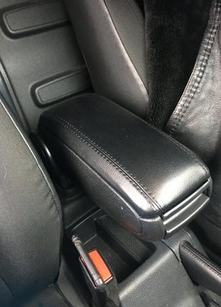 Подлокотник (в подстаканник) Черный для Volkswagen Caddy 2015-...