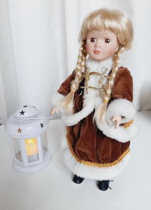 Коллекционная кукла / снеговочка фарфоровая tres jolie pupe но...