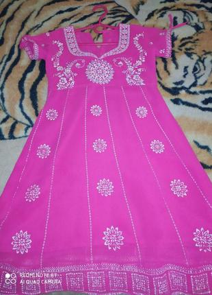 Детское индийское восточное платье розово лиловое с орнаментом