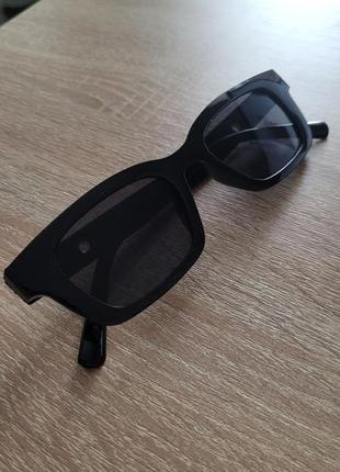 Солнцезащитные очки прямоугольные черные  * нюанс
