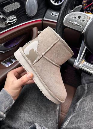 Женские ugg mini light brown (лак.пятка)