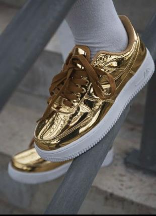 Nike Air Force One Gold