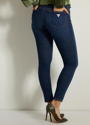 Плотные стрейчевые джинсы guess