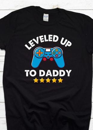 Мужская футболка с принтом leveled up to daddy для папы
