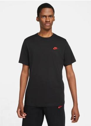 Футболка nike essential embroidered tee (standard fit)(black/r...