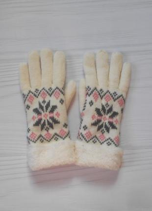 Зимние вязаные перчатки