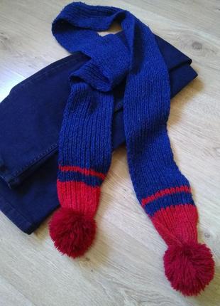 Стильный вязаный шарф handmade с помпонами/синий красный