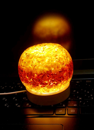 Янтарний світильник нічник, настільна лампа з бурштину 2