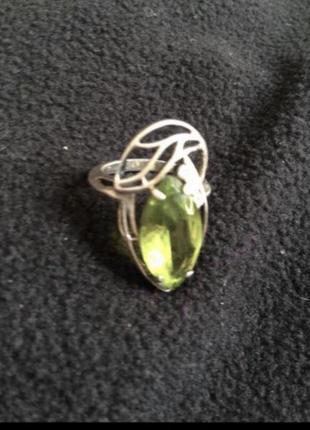 Кольцо перстень серебряное с зеленым камнем