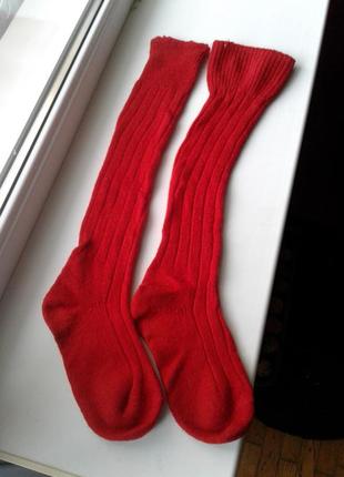 Червоні теплі вовняні високі шкарпетки, голфи в рубчик до колі...