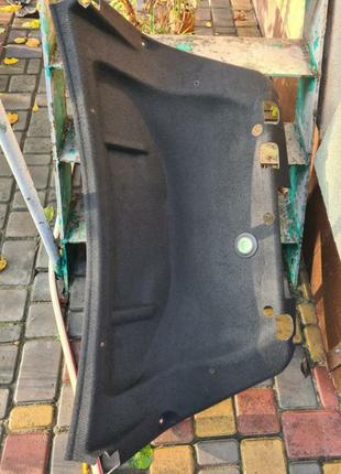 Обшивка крышки багажника Mercedes W204 б.у. оригинал a2046941225