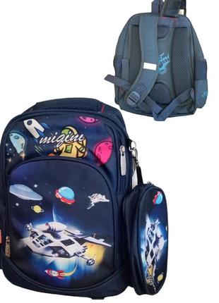 Школьный рюкзак для младших классов с пеналом