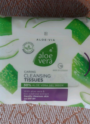 Мягкие очищающие салфетки lr aloe vera cleansing tissues.