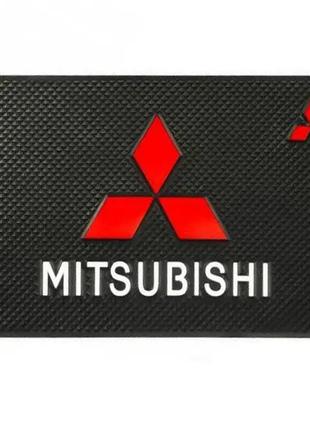 Антискользящий коврик на торпеду с логотипом Mitsubishi