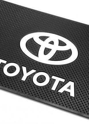 Антискользящий коврик на торпеду с логотипом Toyota