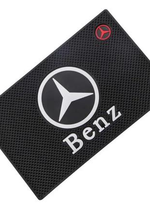 Антискользящий коврик на торпеду с логотипом Mercedes-Benz