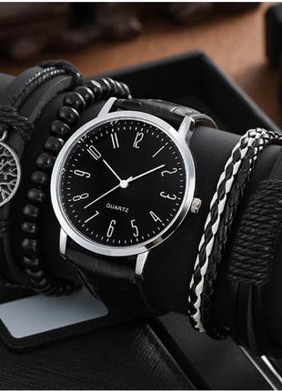 Чоловічий наручний годинник з комплектом браслетів.