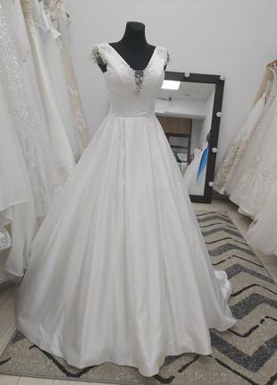 Новое свадебное платье. атласное свадебное платье