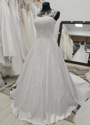 Новое свадебное платье. атласное свадебное платье