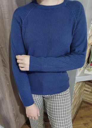 Темно-синій вʼязаний светр