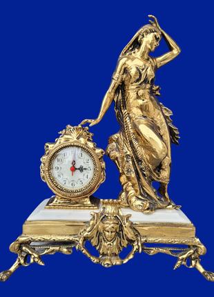 Бронзовые винтажные каминные часы "Женщина" арт. 0305