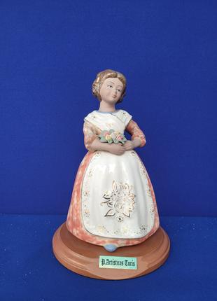 Керамическая статуэтка "Девушка с цветами" арт. 0208