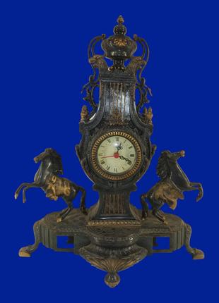 Бронзовые винтажные каминные часы "Кони" арт. 0477