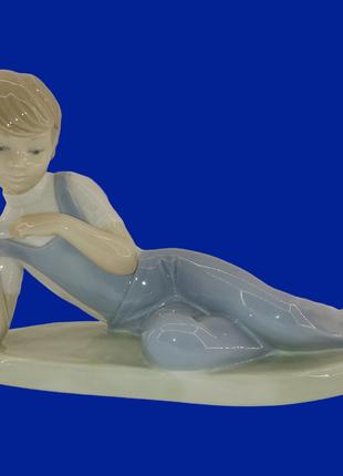 Фарфоровая статуэтка "Парень с гармошкой" NAO Испания арт. 0211