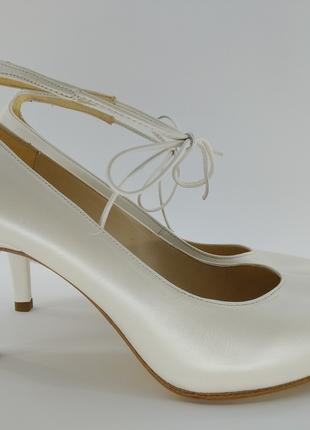 Туфли женские кожаные белые на каблуке Unisa (093) 36,37,38,39...