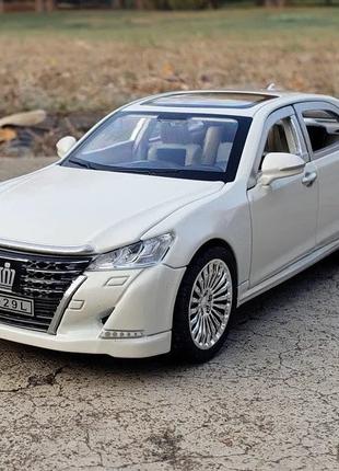 Машинка Металлическая Toyota Crown Моделька Коллекционная Игрушка