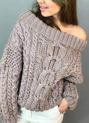 Фактурный вязаный свитерс большим воротником-хомутом