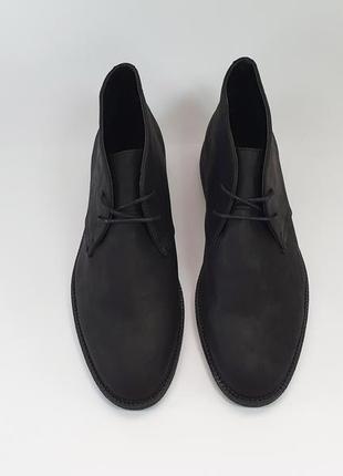 Черные ботинки