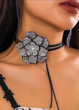 Чокер ожерелье цветок стразы роза стильная новая бижутерия на шею