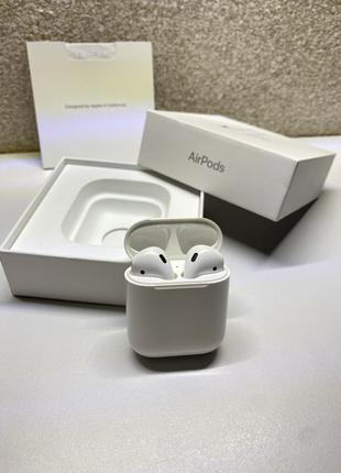 Кейс и левый наушник apple airpods б/у