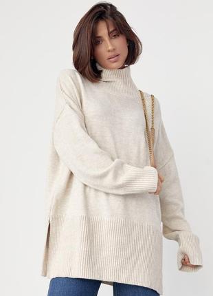 Вязаный свитер oversize с разрезами по бокам