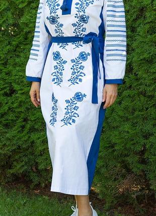 Женское льняное платье вышиванка, платье белое с синим орнаментом