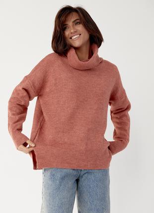 Женский свитер oversize с разрезами по бокам - коралловый цвет, L